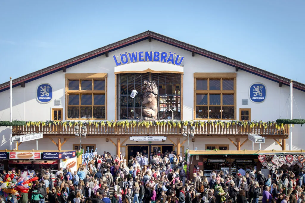 O´zapft is! Biergenuss mit Torwesten und Kombiverkehr auf der Wiesn 2026